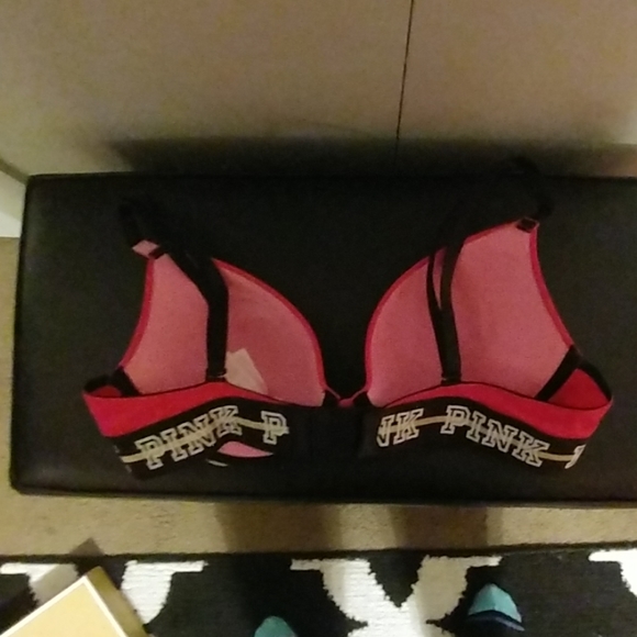 Red Bra - Picture 2 of 2